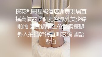 男：在干什么呢，是不是好久没伺候主人了，看着就想啪你   情人：买衣服呀，你来啊，我怕你？来~好会调情！